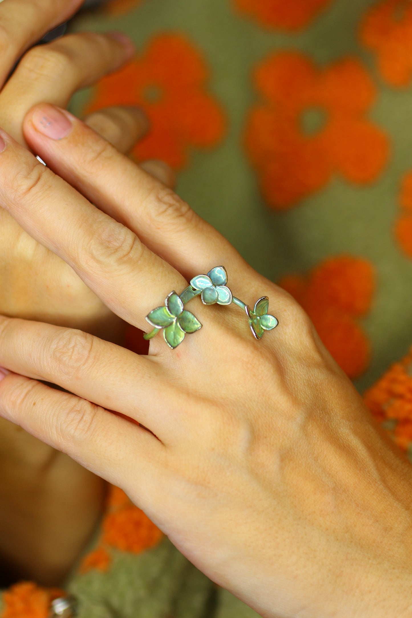 Anel com flores de hortensia