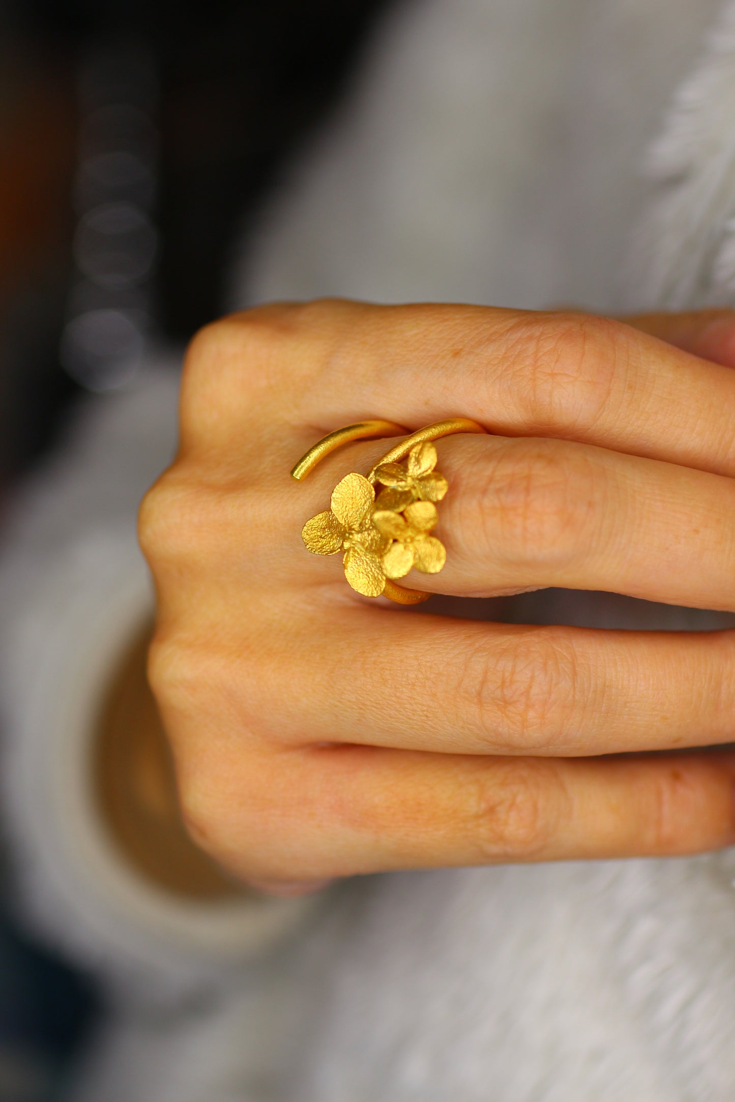 Anel com flores de hortensia