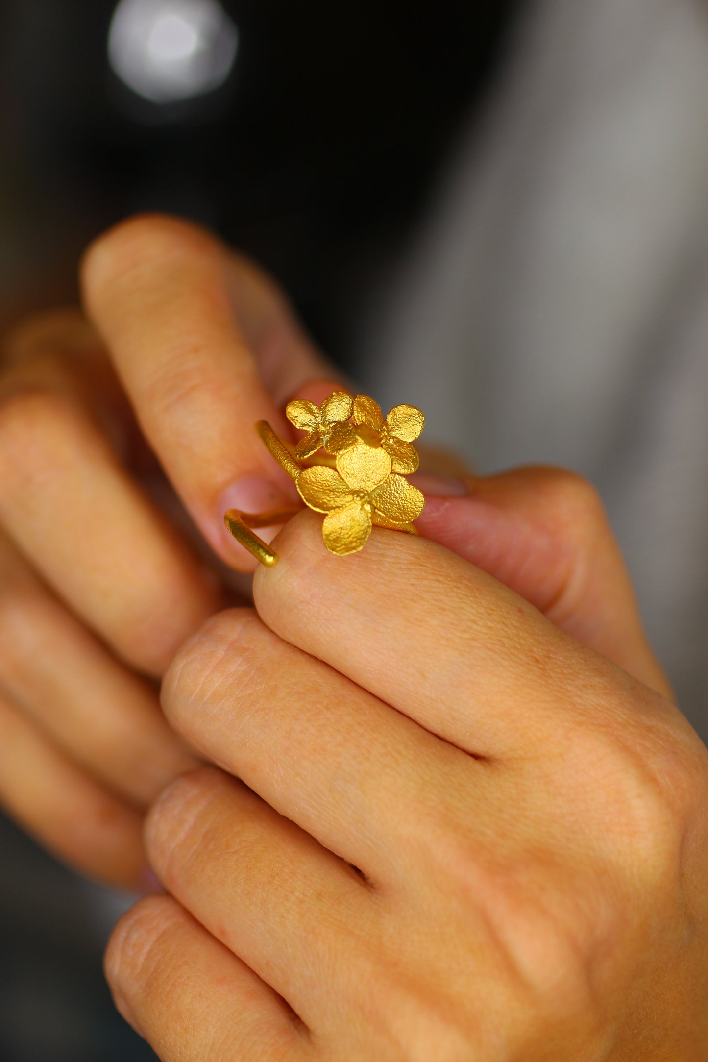 Anel com flores de hortensia