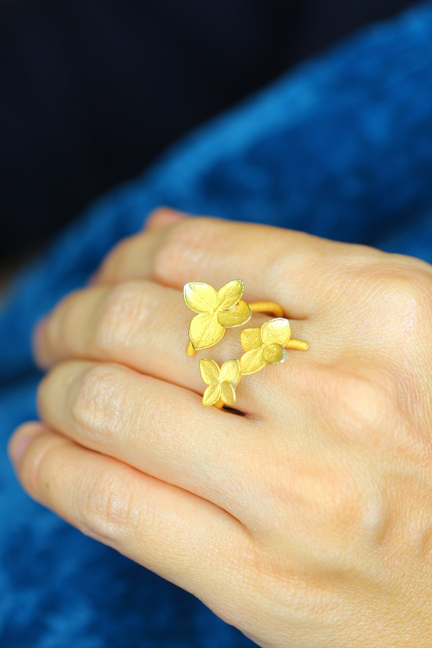Anel com flores de hortensia