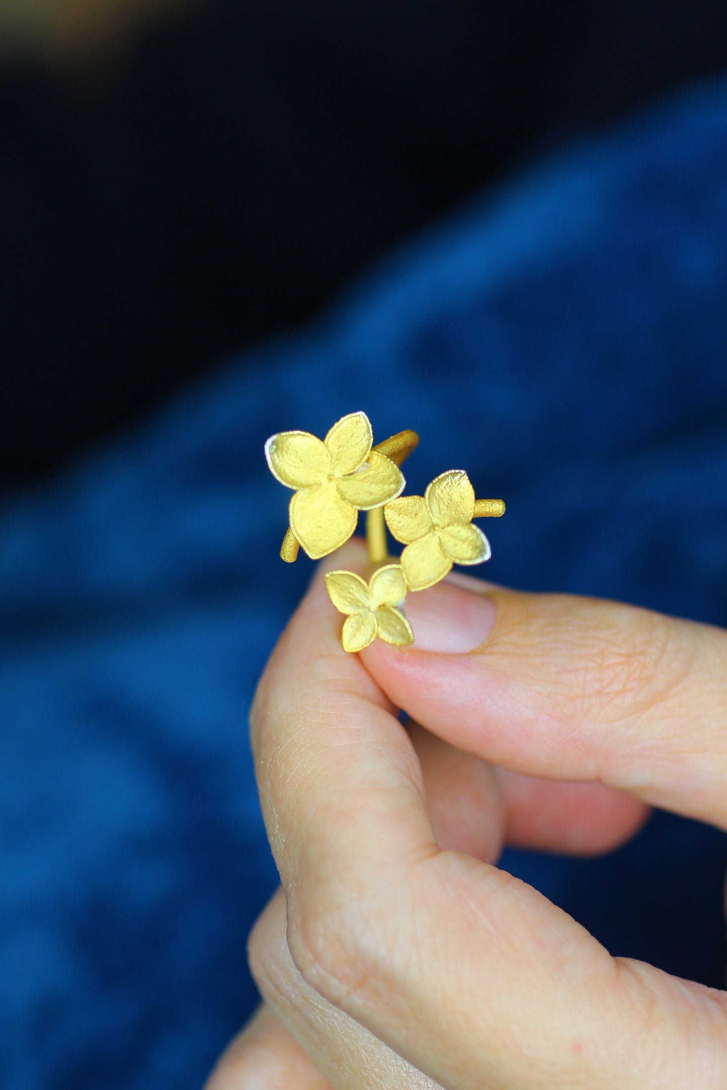 Anel com flores de hortensia