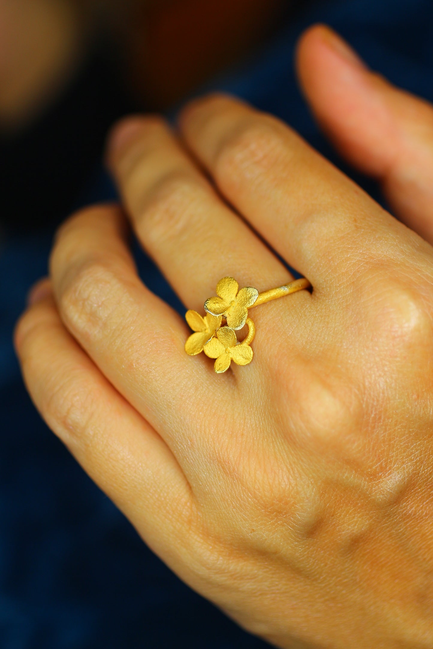 Anel com flores de hortensia