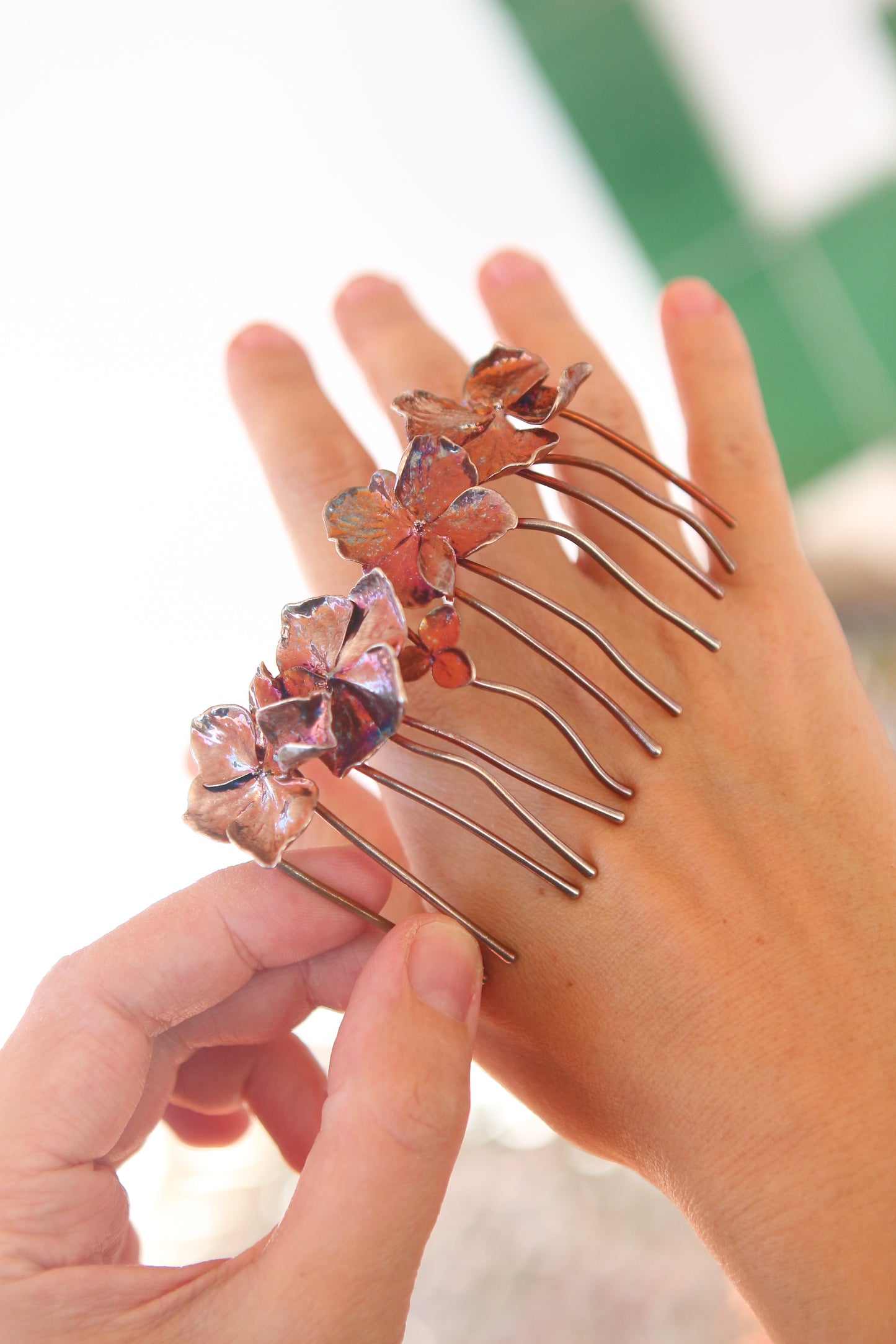 Acessorio para cabelo com flor de hortensia