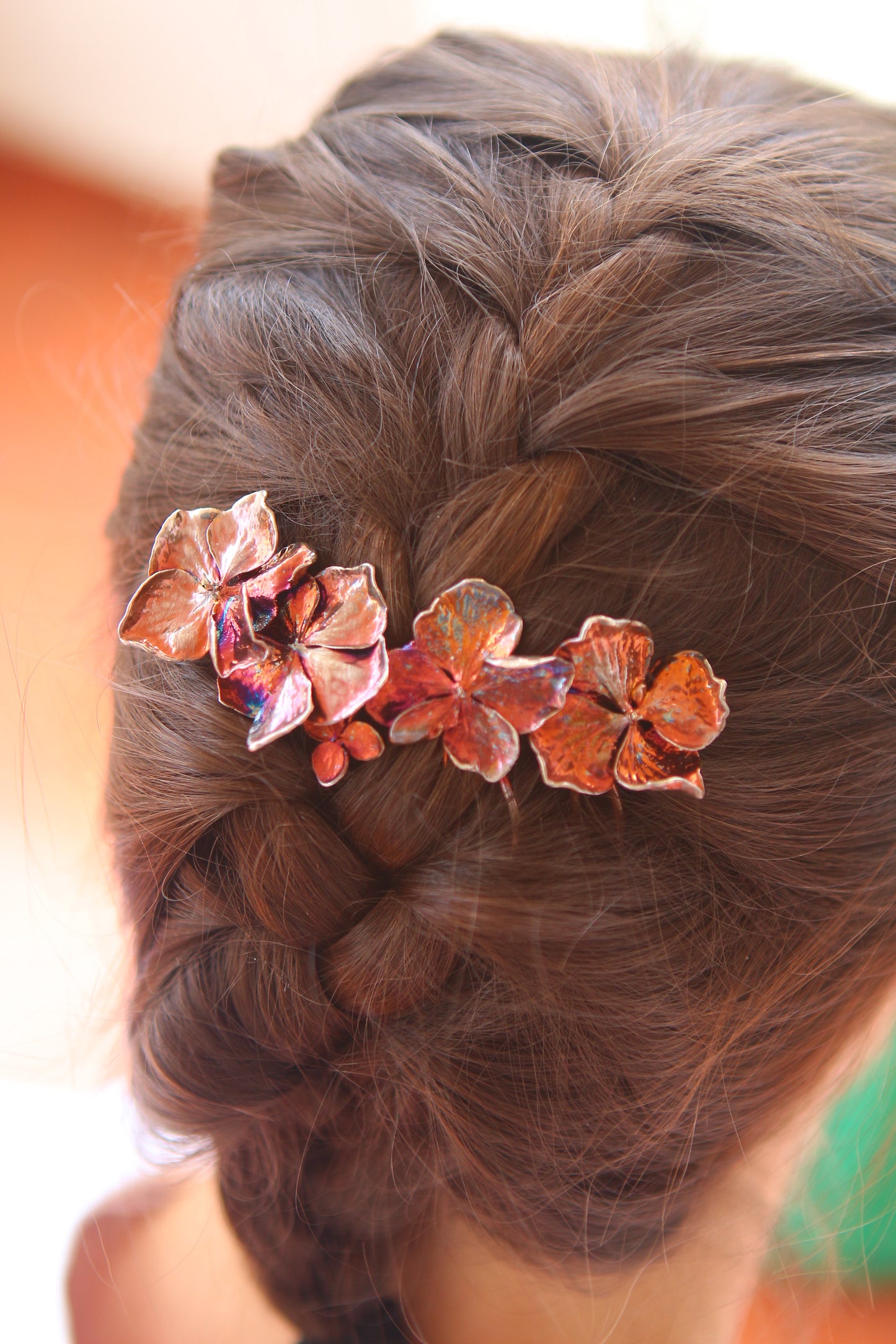 Acessorio para cabelo com flor de hortensia
