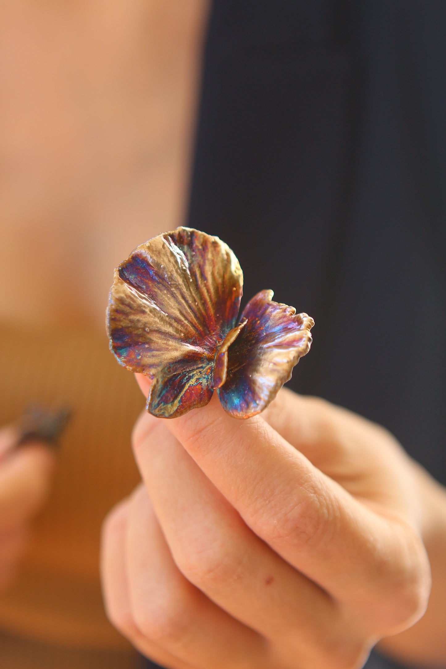 Anel com flor em forma de borboleta