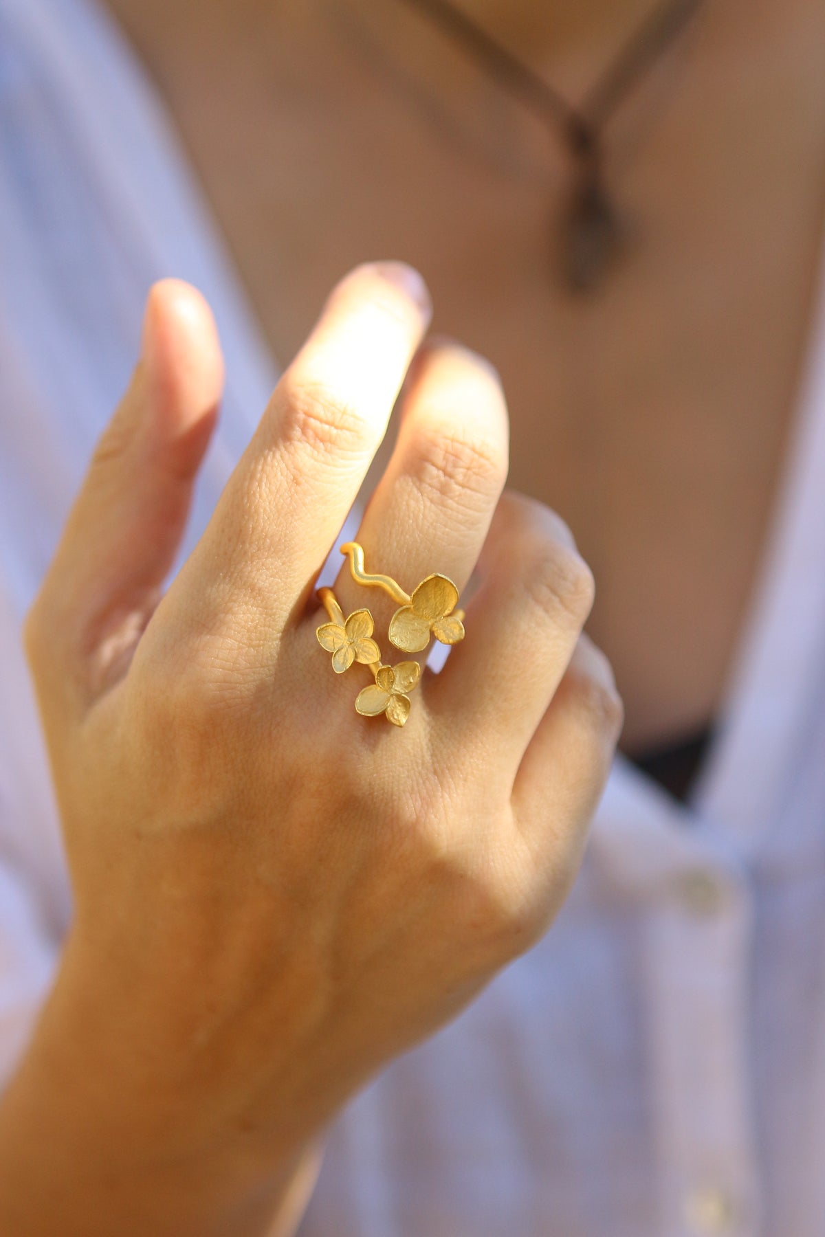 Anel com flores de hortensia
