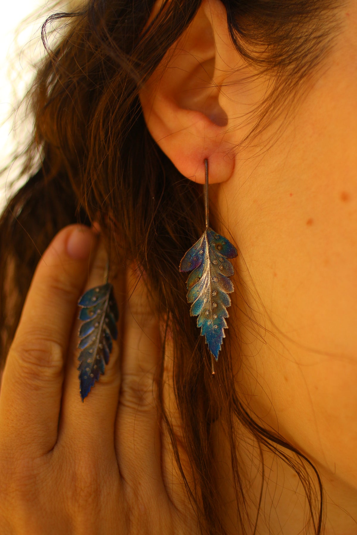 Brincos com folhas de feto