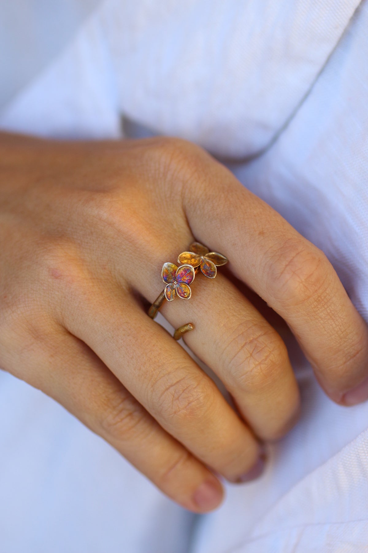 Anel com flores de hortensia
