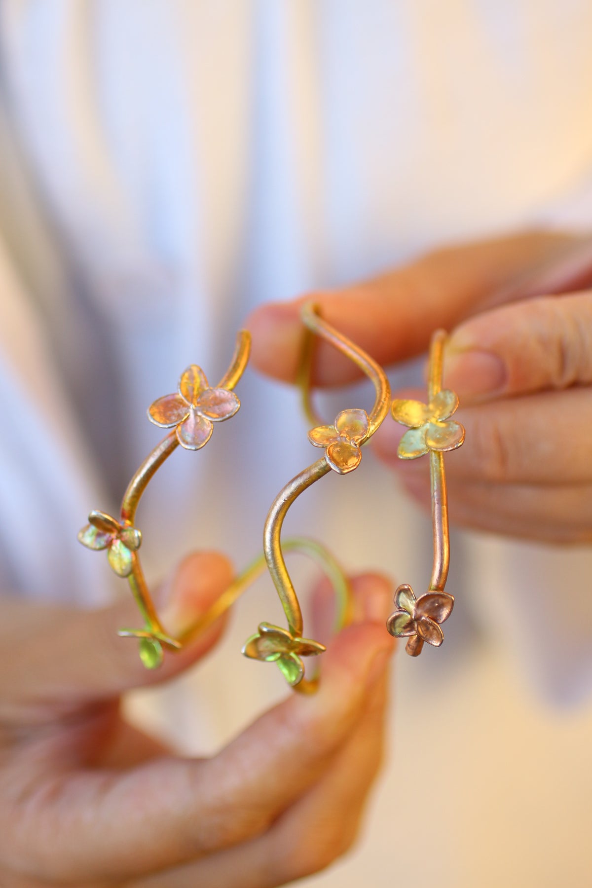 Pulseira com flores de hortensia